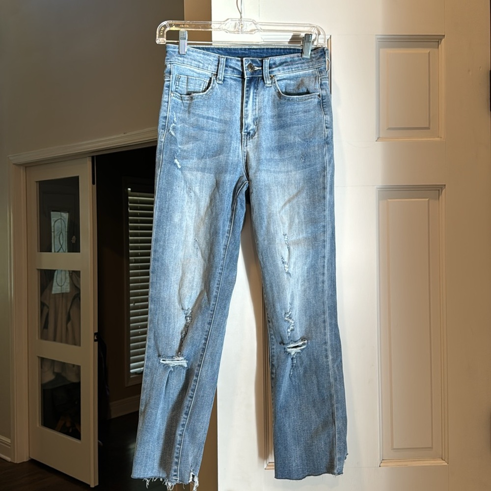 Grace and Lace Mel’s favorite distressed straight cropped denim size 0